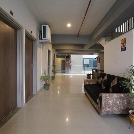 אחמדאבאד Hotel Ggc Inn מראה חיצוני תמונה
