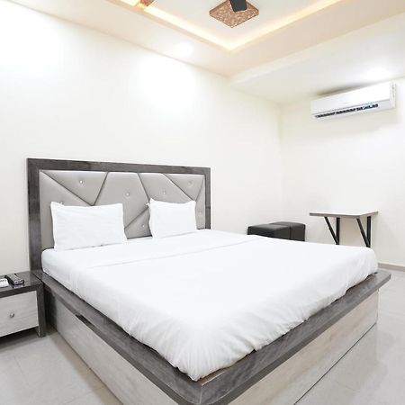 אחמדאבאד Hotel Ggc Inn מראה חיצוני תמונה