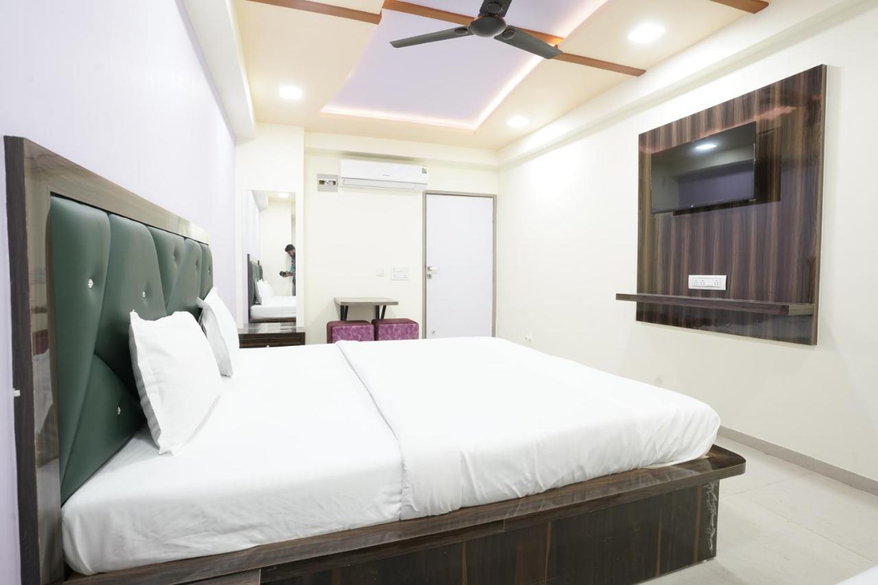 אחמדאבאד Hotel Ggc Inn מראה חיצוני תמונה