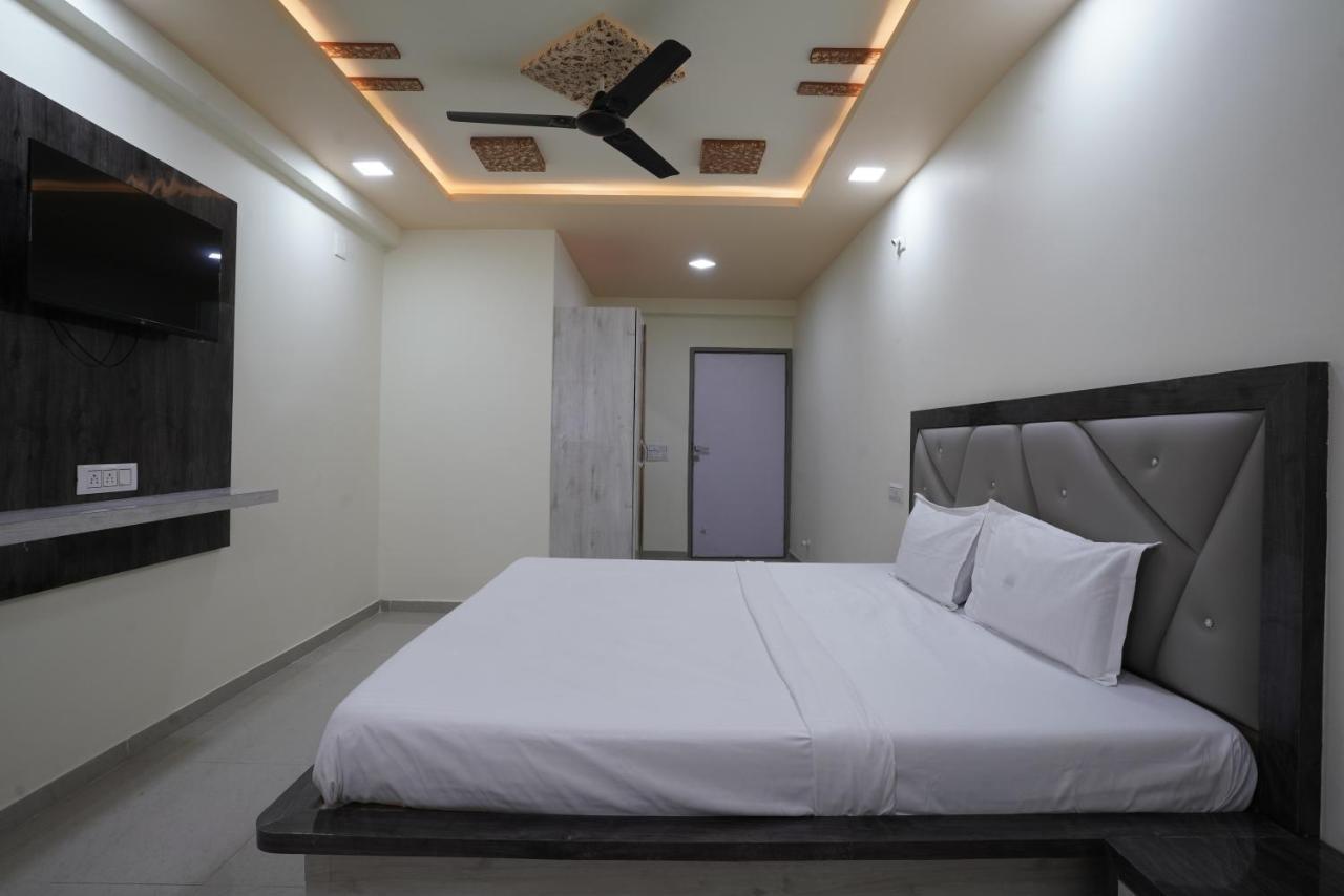 אחמדאבאד Hotel Ggc Inn מראה חיצוני תמונה